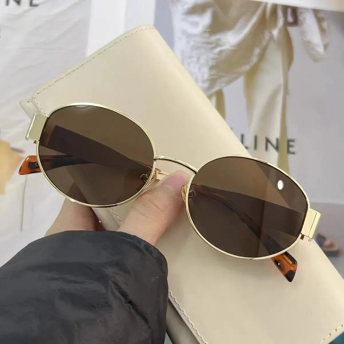Retro Oval Frame Sunglasses – Small UV Protection Glasses for Travel & Daily Wear