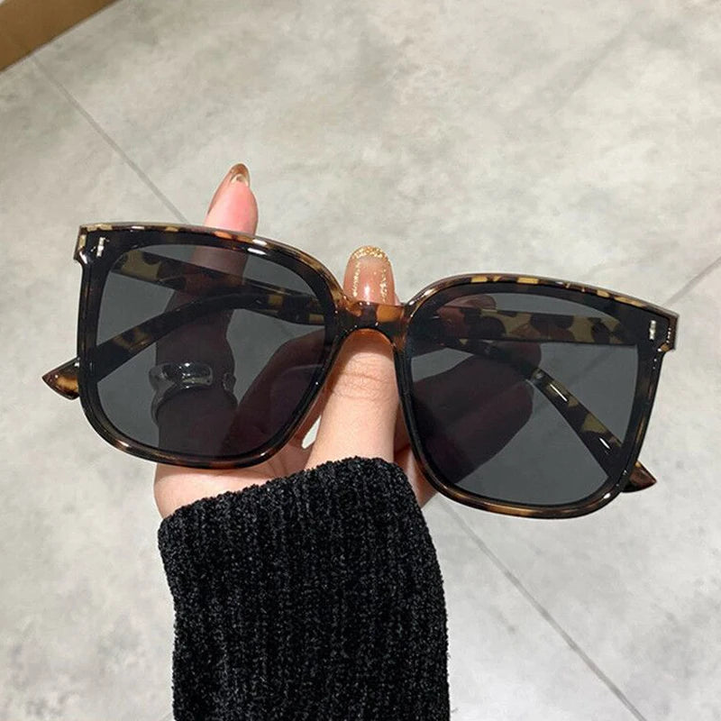 Vintage Oversized Square Sunglasses – Unisex Retro UV400 Black Shades