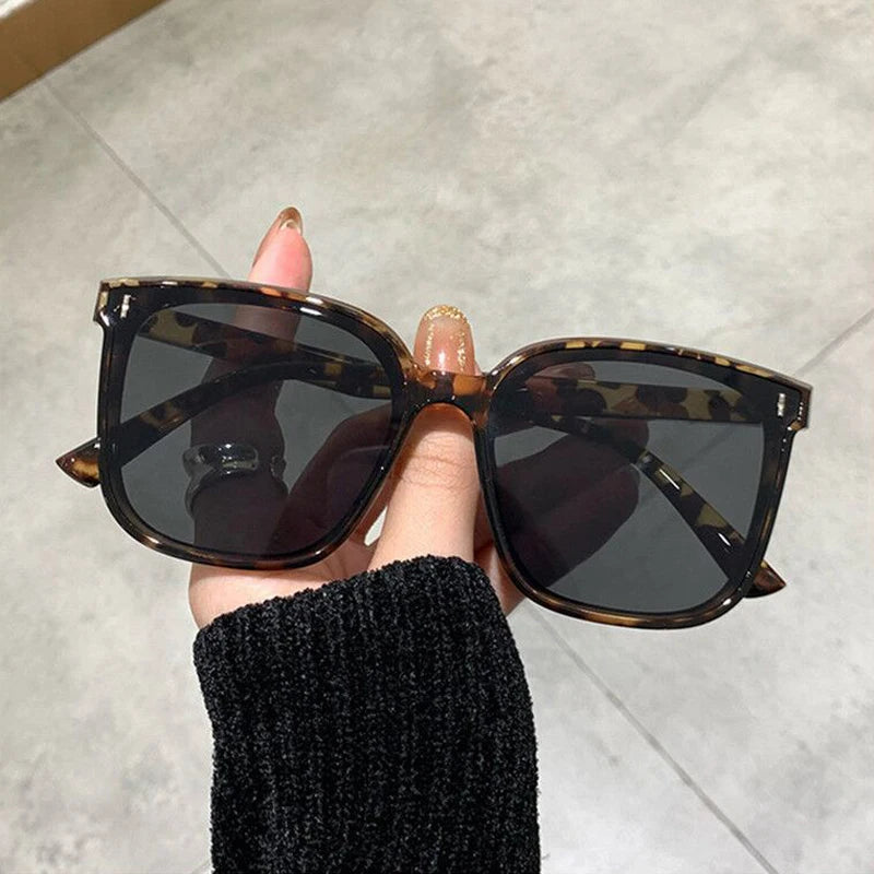 Vintage Oversized Square Sunglasses – Unisex Retro UV400 Black Shades