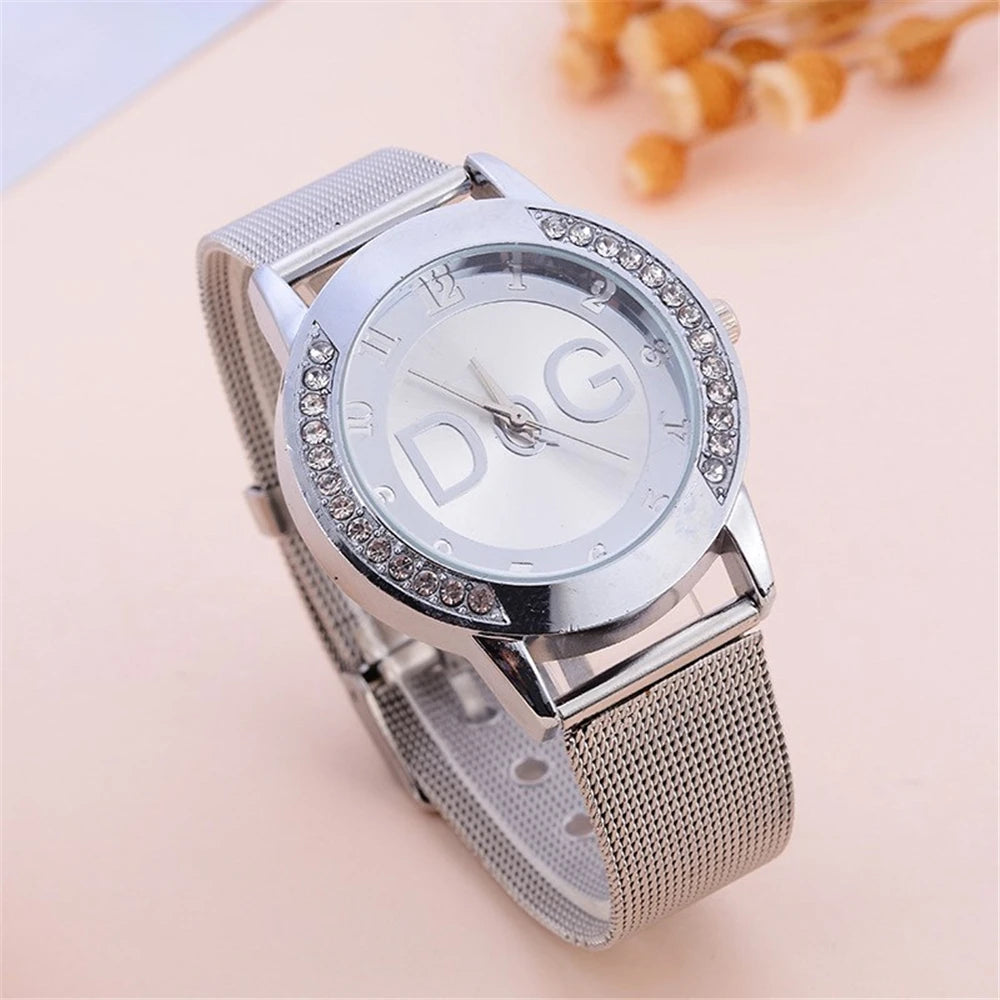 Women's Starry Sky Quartz Watch – Diamond Dial & Gold Mesh Strap