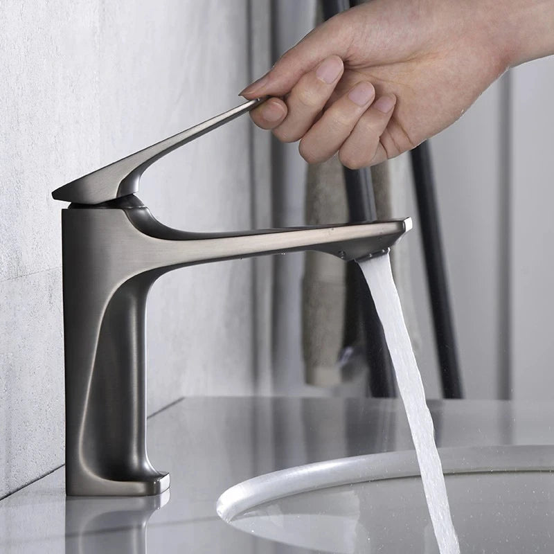 High-End Bathroom Sink Brass Core Anti-Splash Hot & Cold Mixer Tap