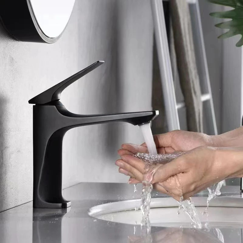 High-End Bathroom Sink Brass Core Anti-Splash Hot & Cold Mixer Tap